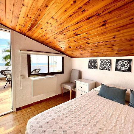 House In Front Of The Beach With Sea View Cambrils Exterior photo