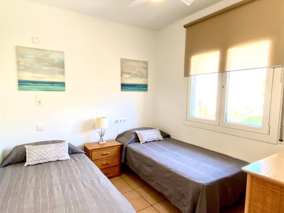 House In Front Of The Beach With Sea View Cambrils Exterior photo