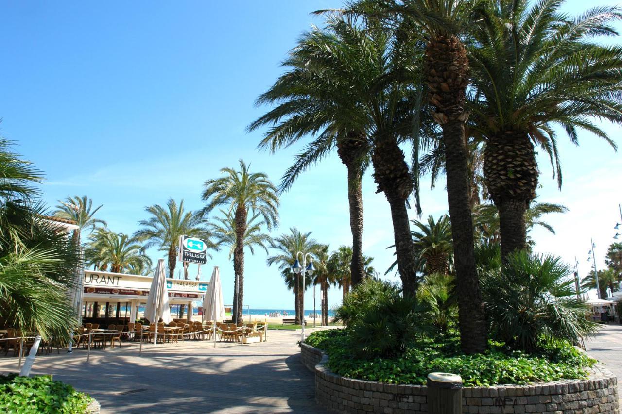 House In Front Of The Beach With Sea View Cambrils Exterior photo